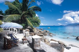 <p>Isolé dans le sud, à 30 minutes de l'aeroport, l'Anse Soleil Beachcomber est un petit hôtel familial romantique rien que par sa situation privilégiée.Tous les bungalows sont face à la mer avec une terrasse. La plage est un petit bijoux. Un endroit simple mais confortable.</p>